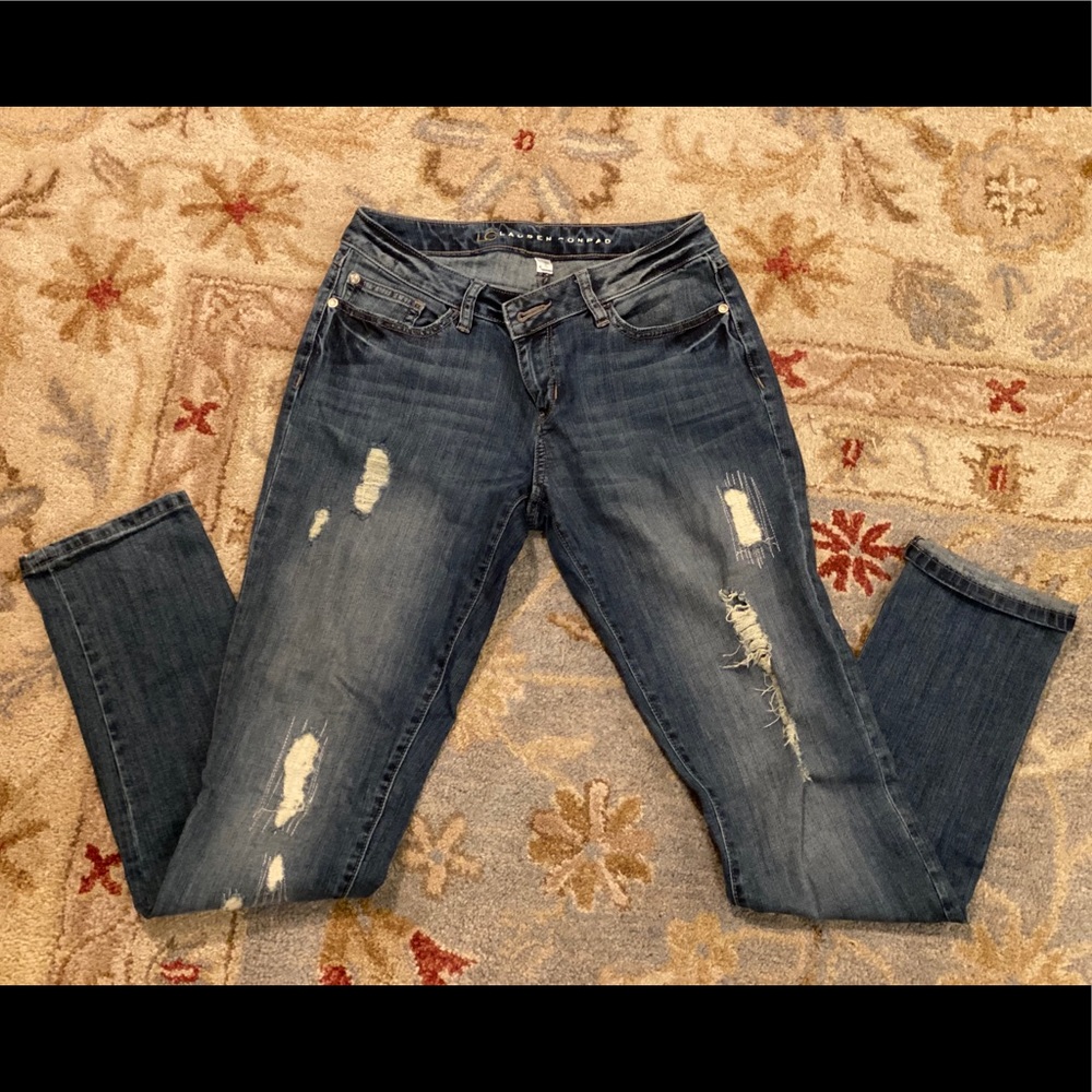 Distressed Straight Leg Jean